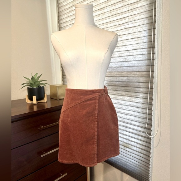Juniors' SO® Corduroy High-Rise Wrap Mini Skirt, Size 5 in Cinnamon Coffee. - Picture 1 of 6